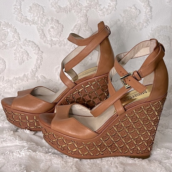 MICHAEL KORS • TAN & GOLD STUDDED WEDGES • EUC - Picture 1 of 5